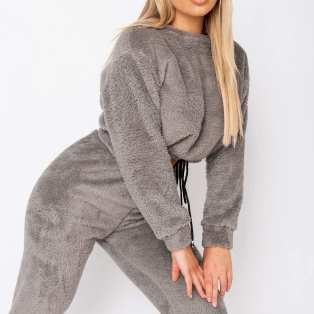 CLEARANCE FINAL PRICE imported Crop Top and Jogger set - Picture 3 of 10